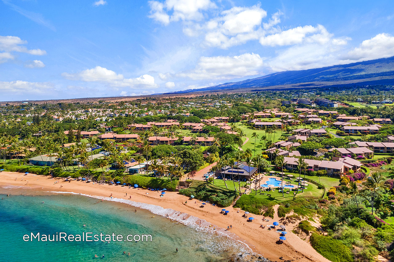 One of the best beaches on Maui is directly in front of the Wailea Ekahi complex